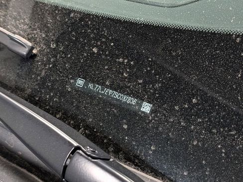 Used 2025 Chevrolet Trax RS image 27