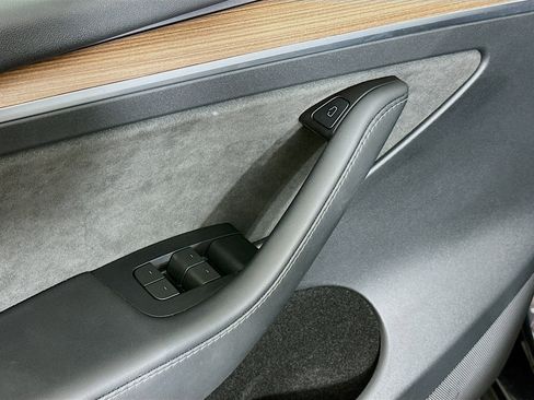 Used 2024 Tesla Model Y Long Range image 15