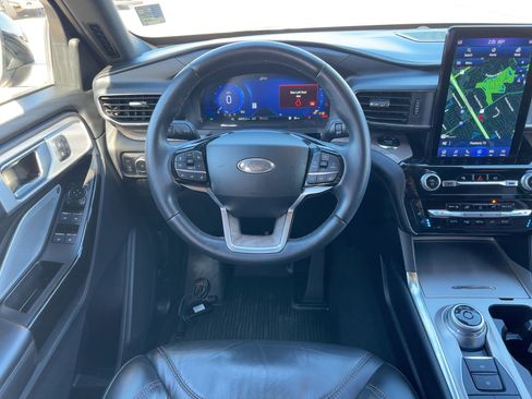 Used 2022 Ford Explorer Platinum w/ Technology Package image 28