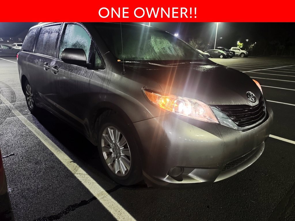 Used 2011 Toyota Sienna LE w/ Towing Pkg AWD/4WD image 3