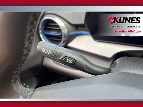 Used 2024 Chevrolet Trax LT w/ Driver Confidence Package image 18