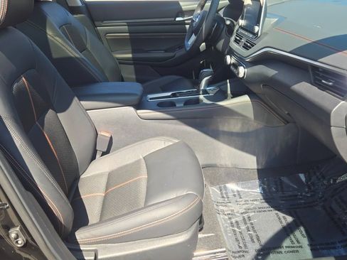 Used 2022 Nissan Altima 2.5 SR w/ Midnight Edition Package FWD image 5