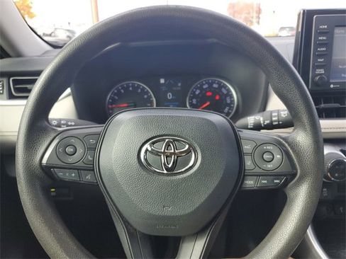 Used 2022 Toyota RAV4 XLE image 15