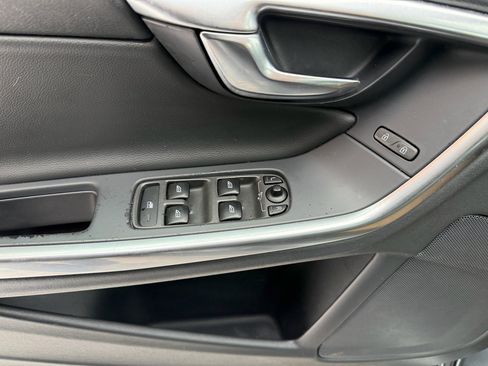 Used 2018 Volvo V60 T5 Cross Country w/ Convenience Package image 27