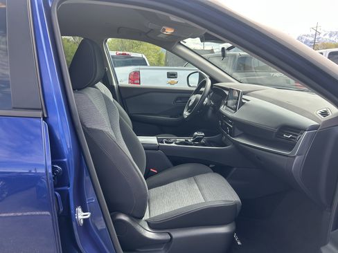 Used 2022 Nissan Rogue S image 19