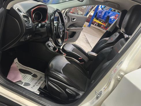 Used 2020 Jeep Compass Trailhawk image 12