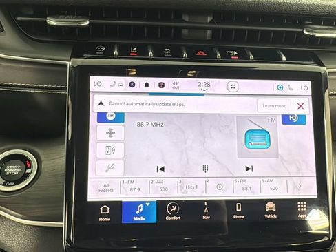 Used 2024 Jeep Grand Cherokee Limited image 25