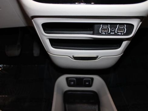Used 2021 Chrysler Voyager Lxi FWD image 46