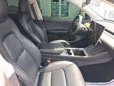 Used 2021 Tesla Model Y Long Range AWD/4WD image 19