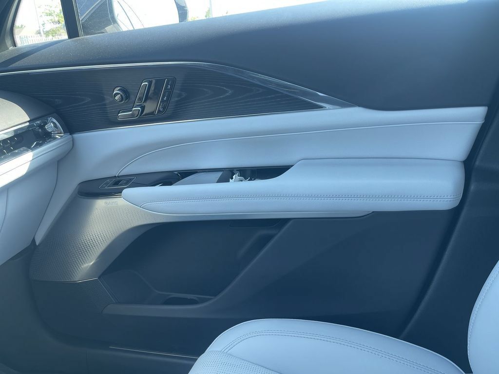 Certified 2024 Cadillac Lyriq Luxury AWD/4WD image 23