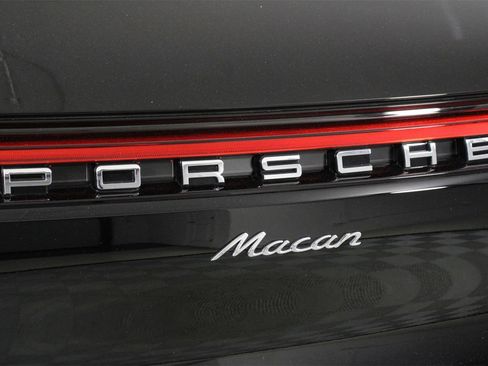 Used 2025 Porsche Macan image 22