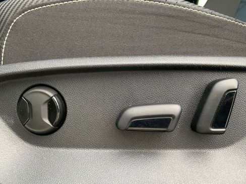 Used 2025 Volkswagen Atlas Cross Sport SE image 23