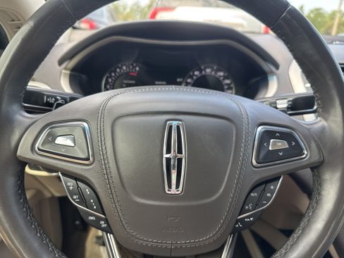 Used 2019 Lincoln MKZ Reserve FWD image 16