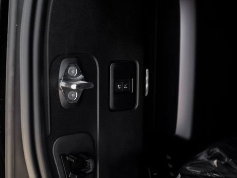 New 2026 Land Rover Defender 110 OCTA AWD/4WD image 67