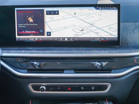 Used 2025 BMW X7 xDrive40i w/ Parking Assistance Package image 15