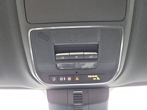 Used 2024 Chevrolet Traverse RS FWD image 24