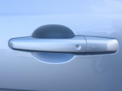 Used 2020 Jaguar XE S image 9