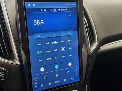 Used 2024 Ford Edge Titanium image 21