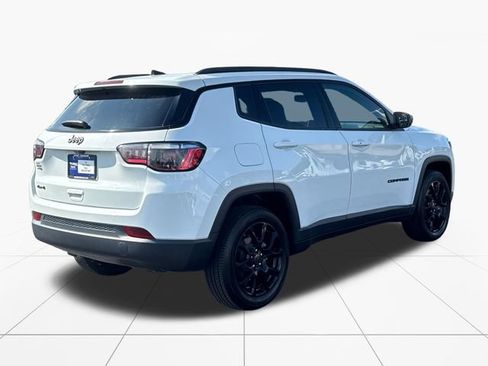 Used 2025 Jeep Compass Latitude w/ Convenience Group AWD/4WD image 6