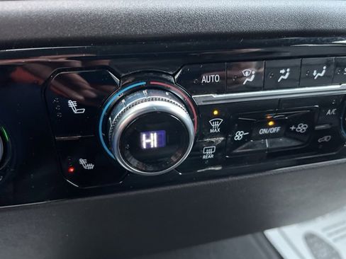 Used 2024 GMC Sierra 1500 SLT image 21