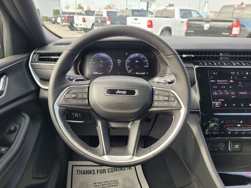 New 2025 Jeep Grand Cherokee L Altitude image 14