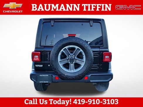 Used 2018 Jeep Wrangler Unlimited Sahara AWD/4WD image 6