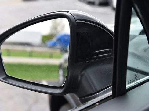 Certified 2023 Volkswagen Tiguan SE w/ Panoramic Sunroof Package image 9