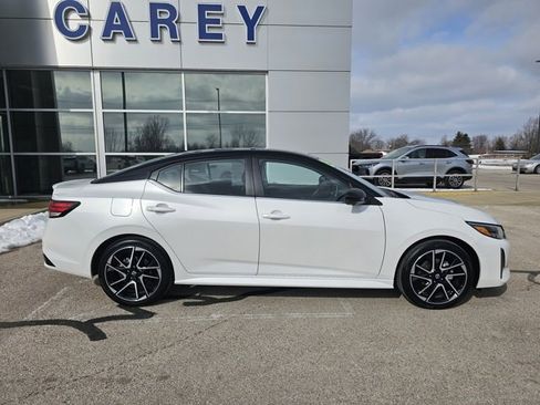 Used 2025 Nissan Sentra SR w/ SR Premium Package image 9