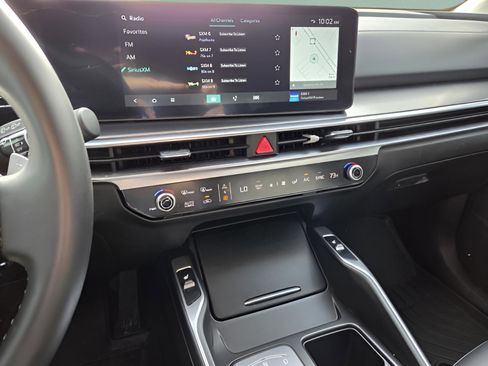 Used 2025 Kia Sorento EX image 17