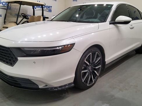Used 2024 Honda Accord Touring image 7