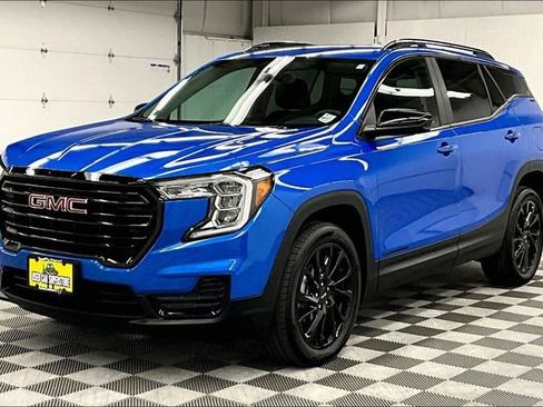 Used 2024 GMC Terrain SLE w/ Elevation Edition AWD/4WD image 12