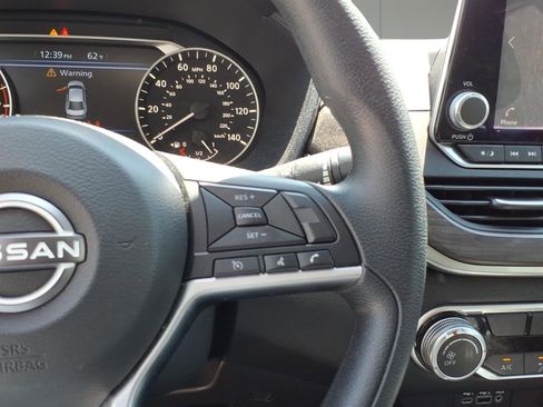 Used 2024 Nissan Altima 2.5 SV FWD image 13