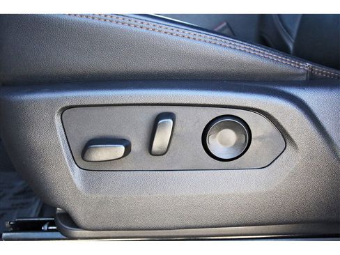 Used 2025 GMC Sierra 2500 AT4 image 24