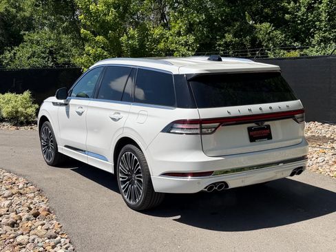New 2026 Lincoln Aviator Black Label AWD/4WD image 3