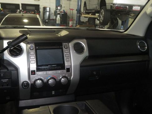 Used 2017 Toyota Tundra SR5 image 43