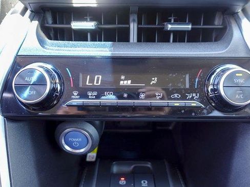 Certified 2022 Toyota Venza LE AWD/4WD image 23