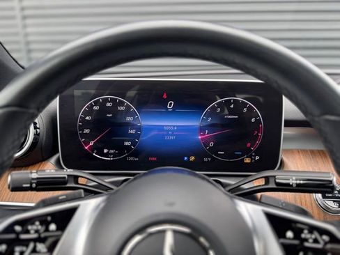 Used 2024 Mercedes-Benz C 300 4MATIC Sedan image 22