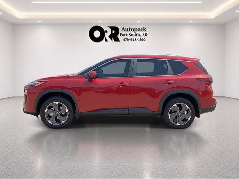 Used 2024 Nissan Rogue SV w/ SV Premium Package FWD image 3