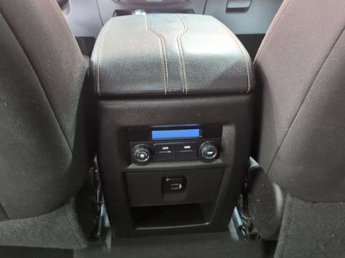 Used 2018 Chevrolet Traverse LT FWD image 15