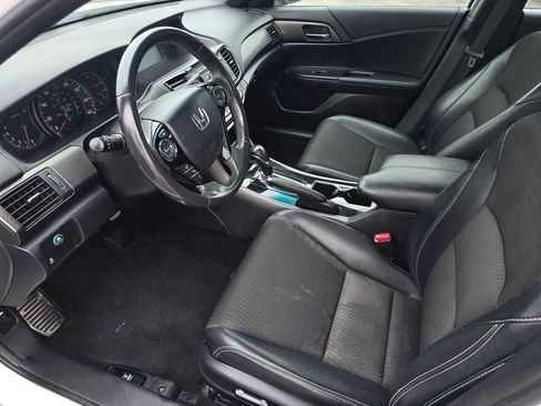 Used 2017 Honda Accord Sport image 9