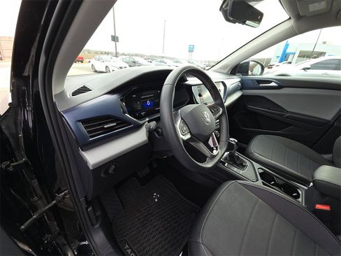 Used 2023 Volkswagen Taos SE image 14