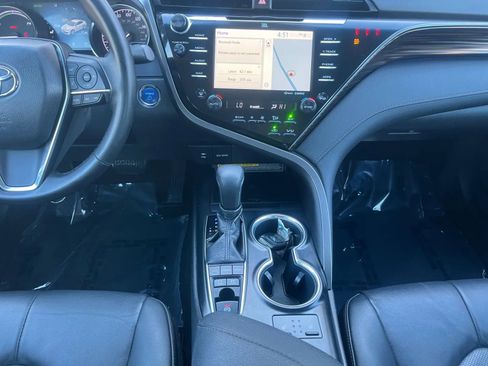 Used 2019 Toyota Camry XLE w/ Sunroof Package image 12
