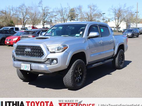 Used 2018 Toyota Tacoma TRD Sport image 1