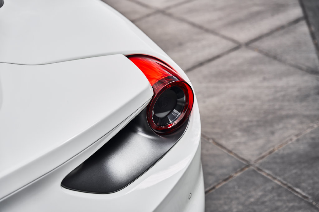 Used 2019 Ferrari 488 Spider RWD image 14