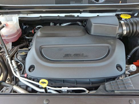 Used 2025 Chrysler Pacifica Select FWD image 29