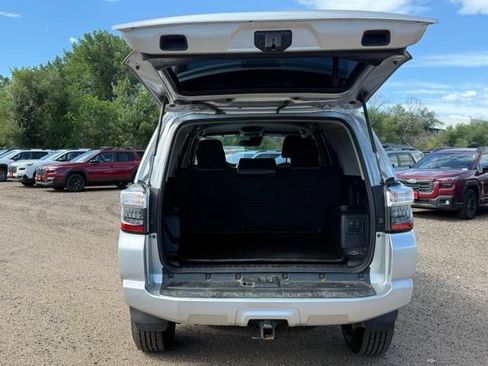 Used 2020 Toyota 4Runner SR5 AWD/4WD image 18