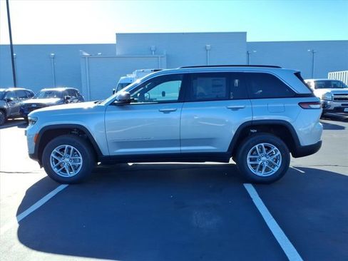 New 2025 Jeep Grand Cherokee 4WD image 3