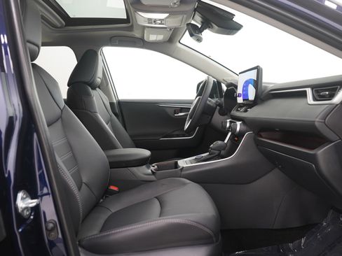 Used 2025 Toyota RAV4 Limited image 12