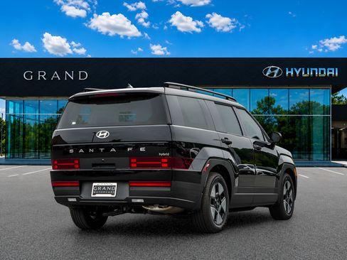Certified 2025 Hyundai Santa Fe SEL FWD image 6