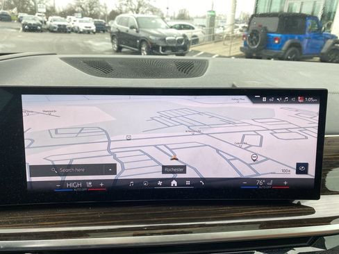 Used 2025 BMW X7 xDrive40i w/ Premium Package AWD/4WD image 10